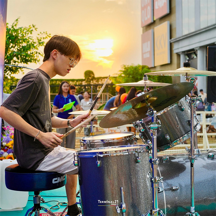 โชว์กีต้าร์ เบส กลอง 🎸🥁🎵 Melody Plus Master Class Mini Concert🎼